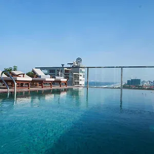 Sofiana My Khe & Spa- Rooftop Pool Bar וייטנאם